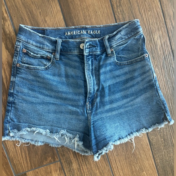 American Eagle Highest Rise 90’s Boyfriend Short Size 8 Medium Wash Frayed - Picture 1 of 4